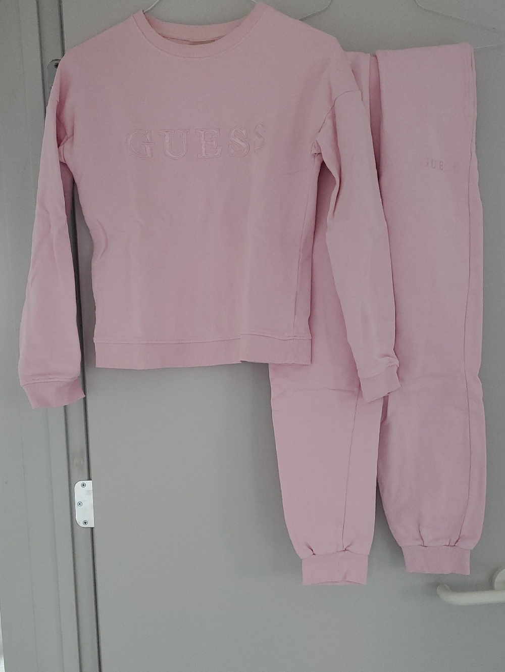 GUESS Light Pink Sweatshirt & Joggers